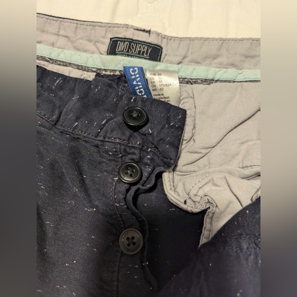 Men’s Shorts (32) - Picture 2 of 3